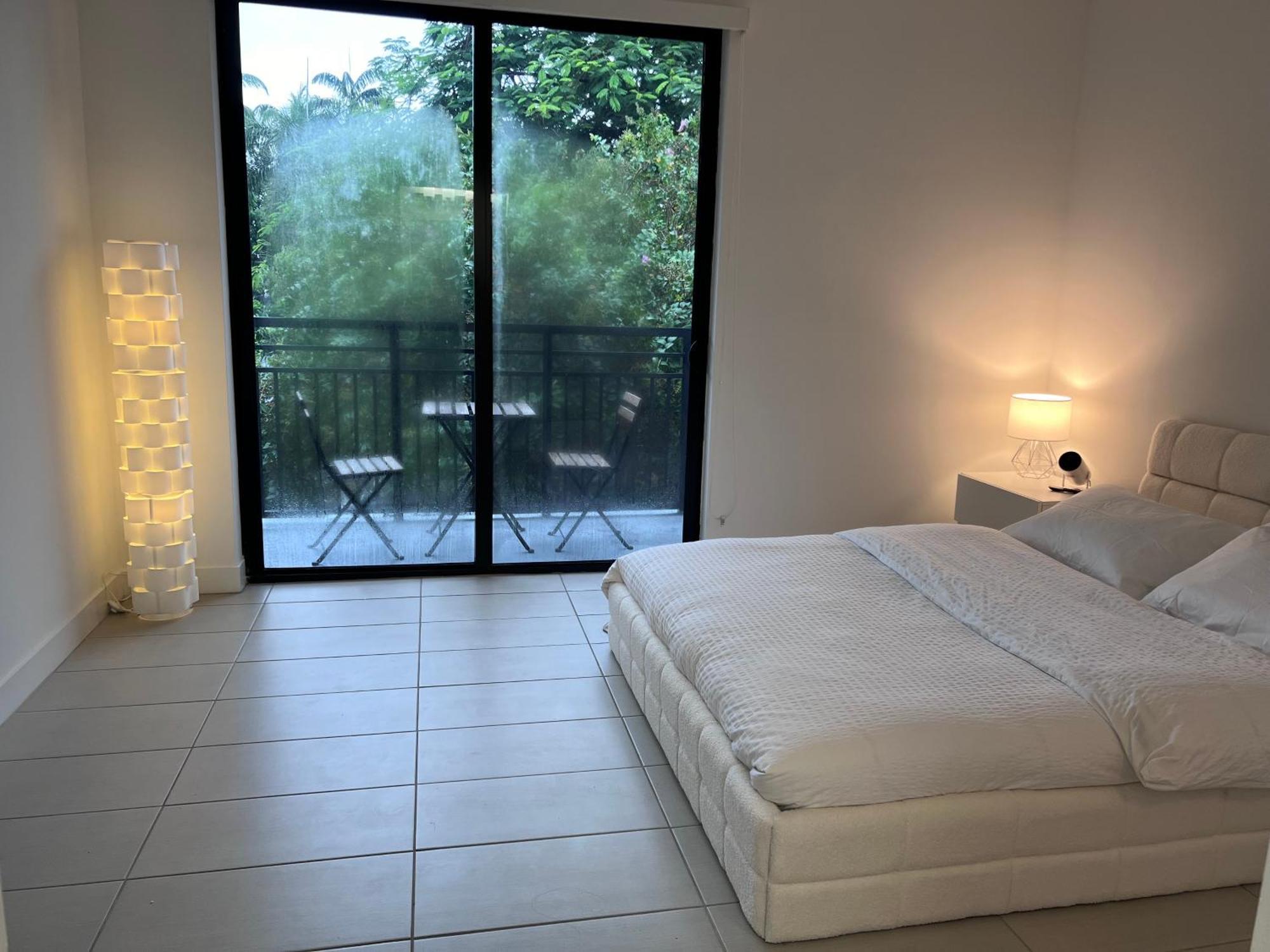 Master Bed Room In Calle Ocho ไมอามี ภายนอก รูปภาพ