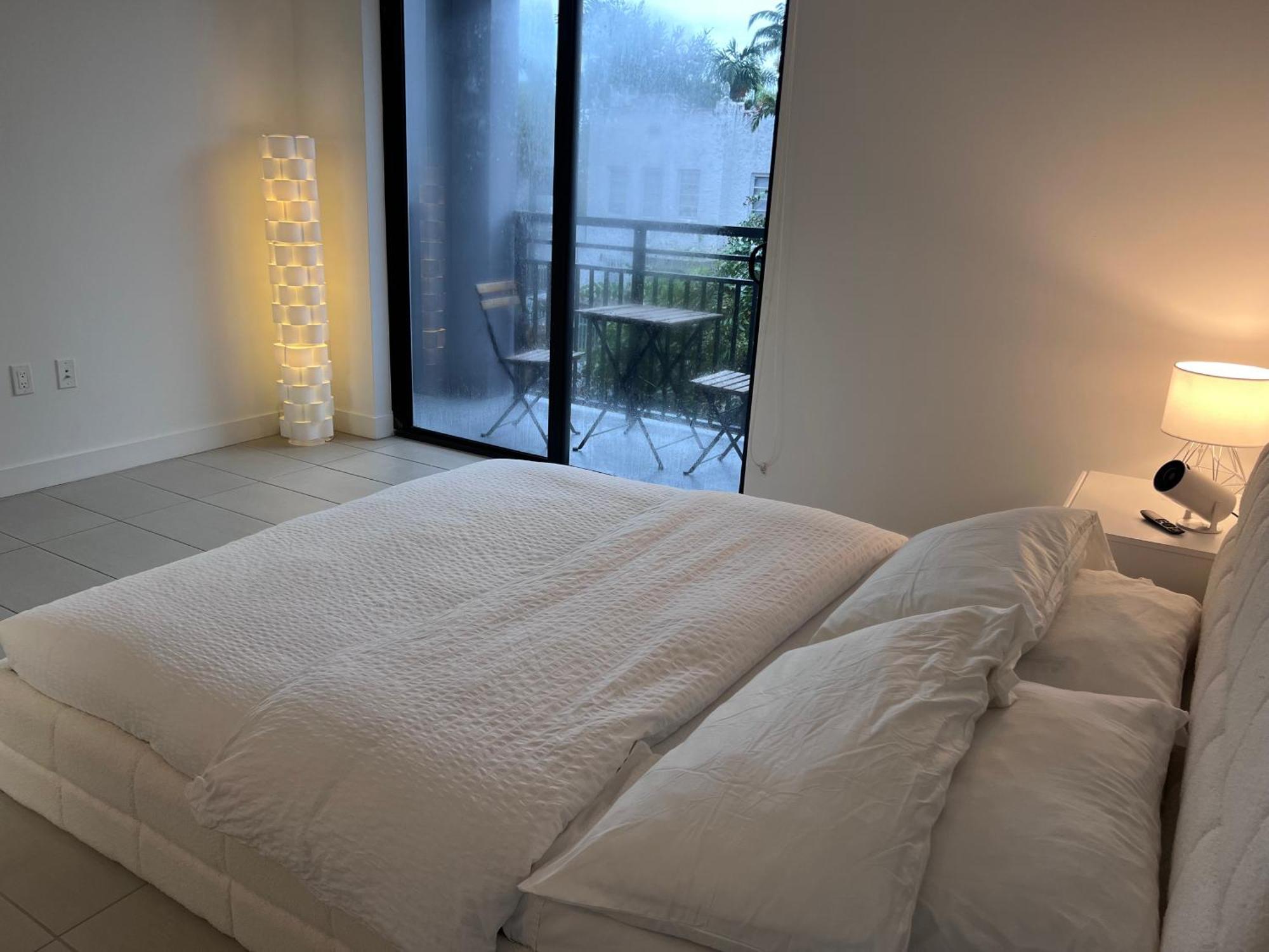 Master Bed Room In Calle Ocho ไมอามี ภายนอก รูปภาพ
