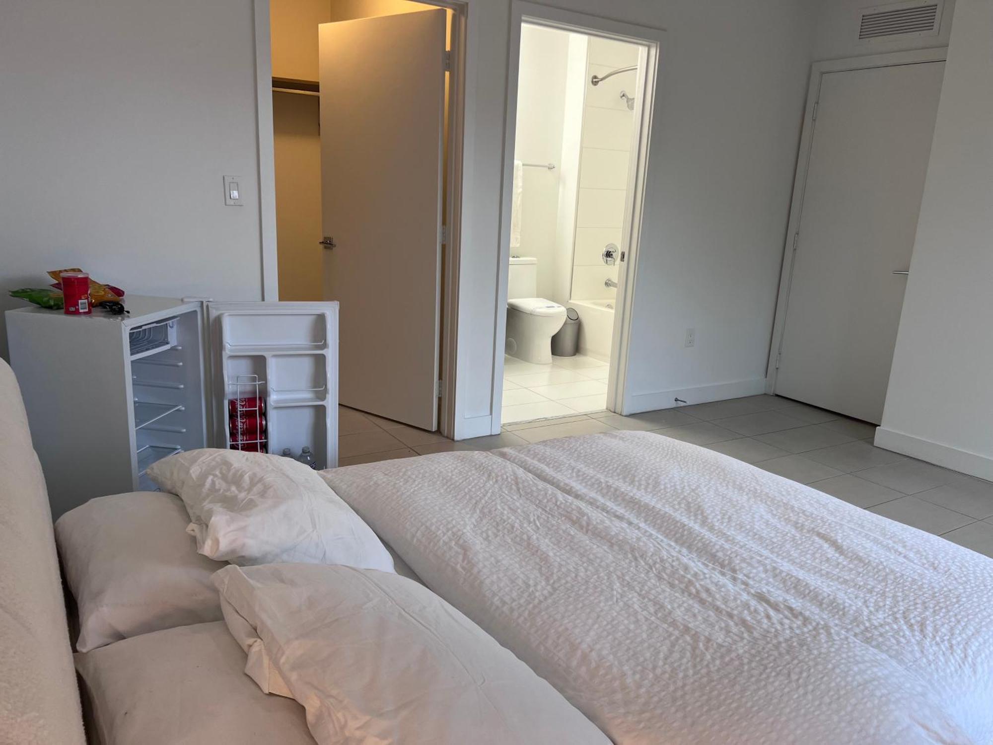Master Bed Room In Calle Ocho ไมอามี ภายนอก รูปภาพ