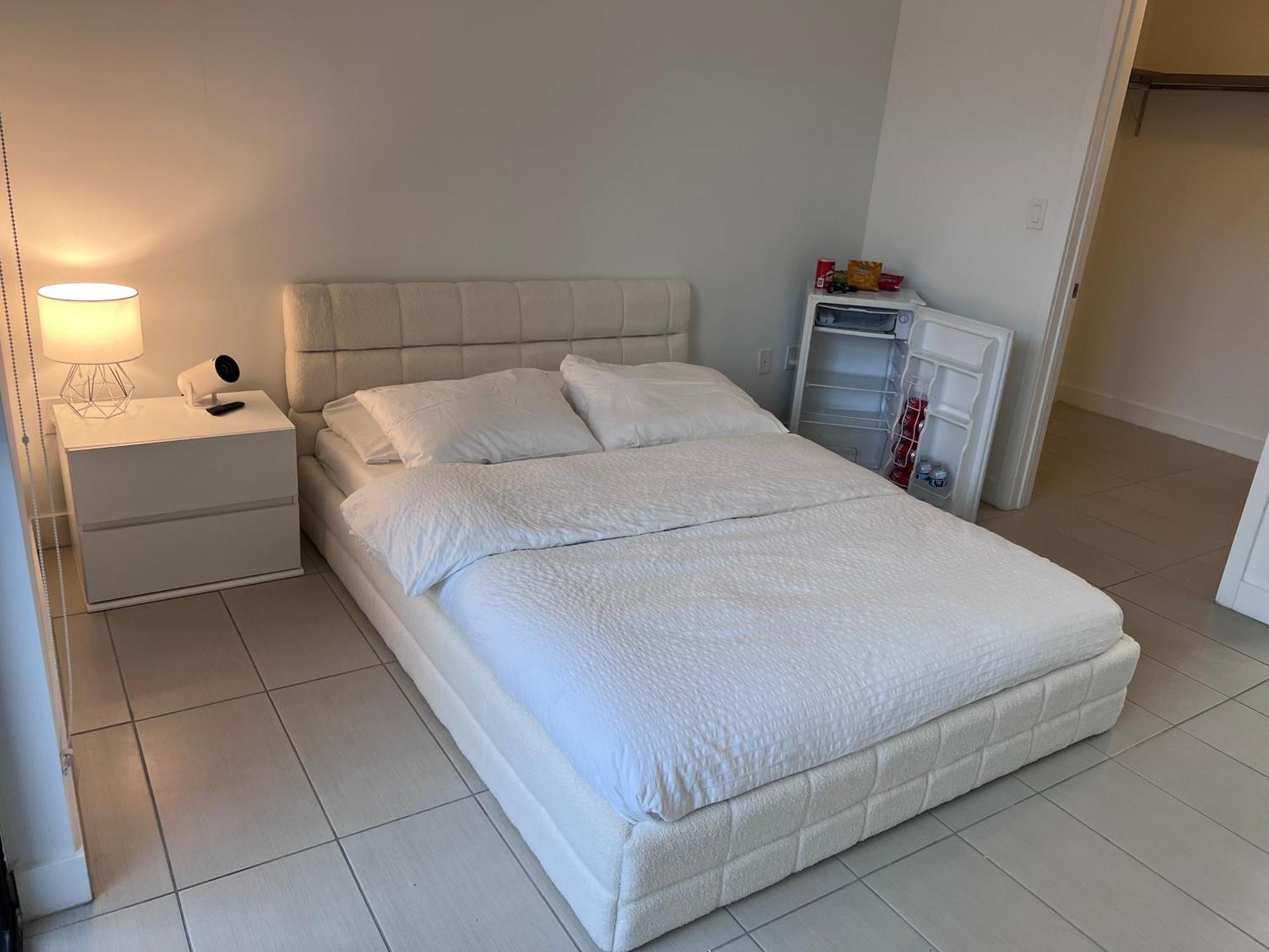 Master Bed Room In Calle Ocho ไมอามี ภายนอก รูปภาพ