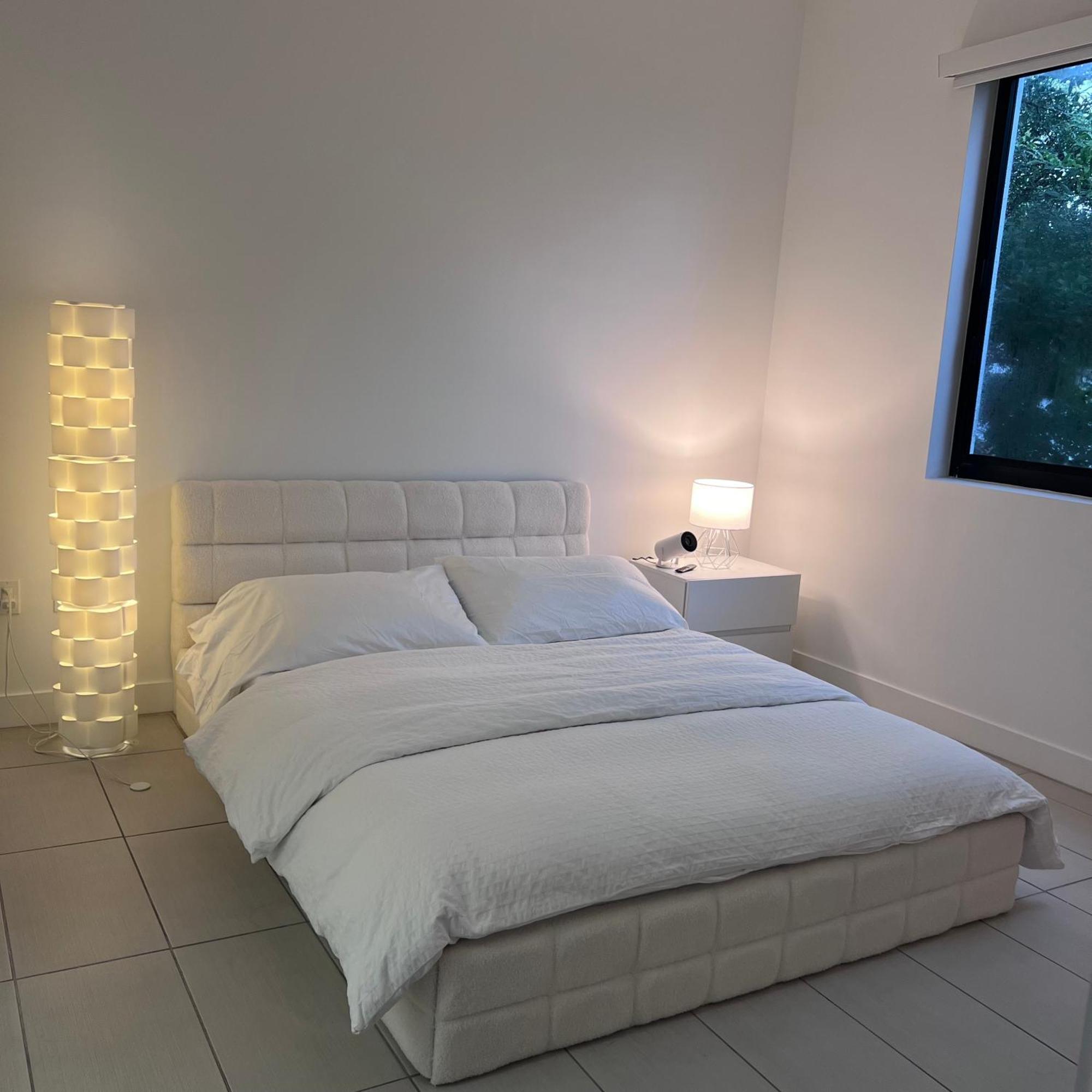 Master Bed Room In Calle Ocho ไมอามี ภายนอก รูปภาพ