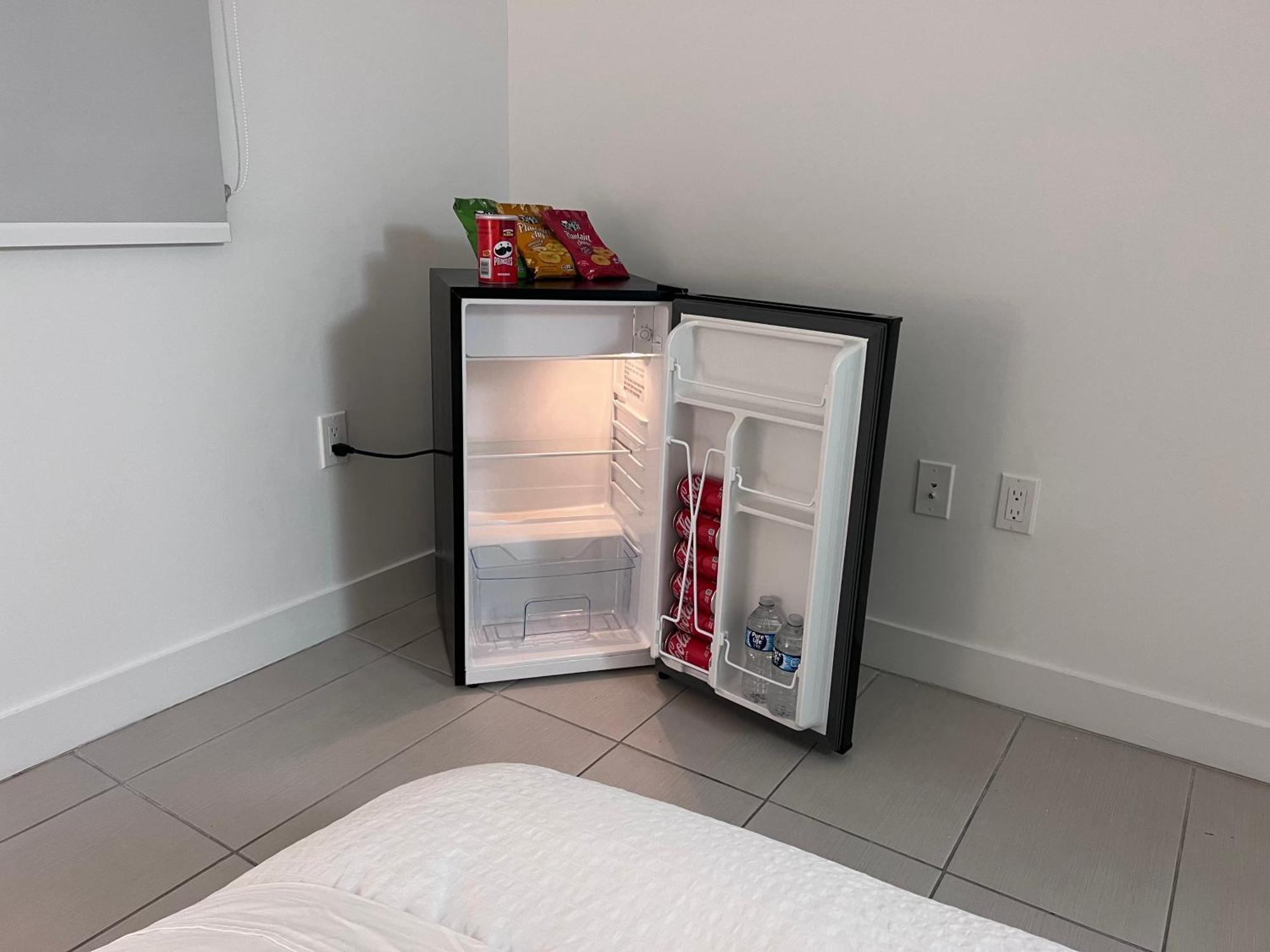 Master Bed Room In Calle Ocho ไมอามี ภายนอก รูปภาพ