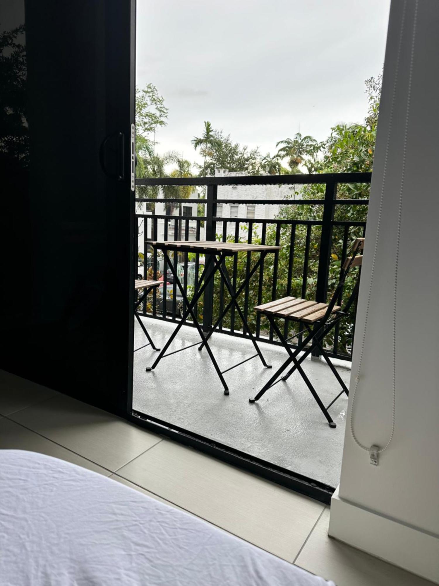 Master Bed Room In Calle Ocho ไมอามี ภายนอก รูปภาพ